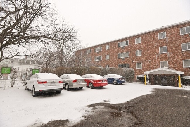 Building Photo - 20 Radcliffe Rd