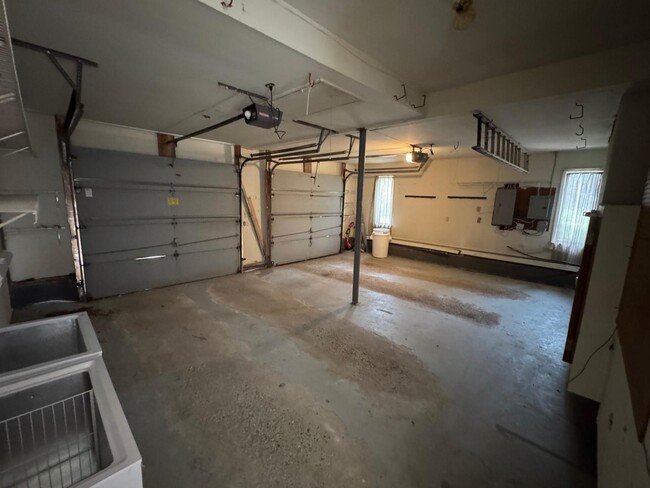 Building Photo - 20 Pearce Dr