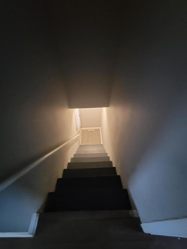 Building Photo - 1775 Harrodsburg Rd