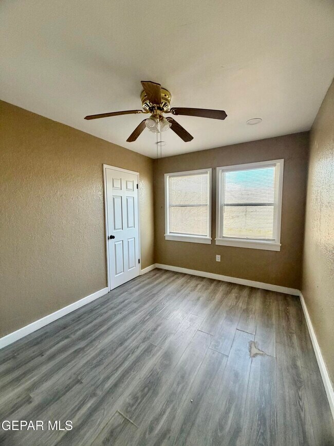 Building Photo - 601 Lomaland Dr