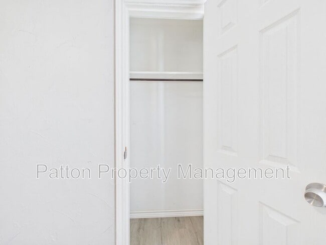 Building Photo - 3010 Westhaven Dr