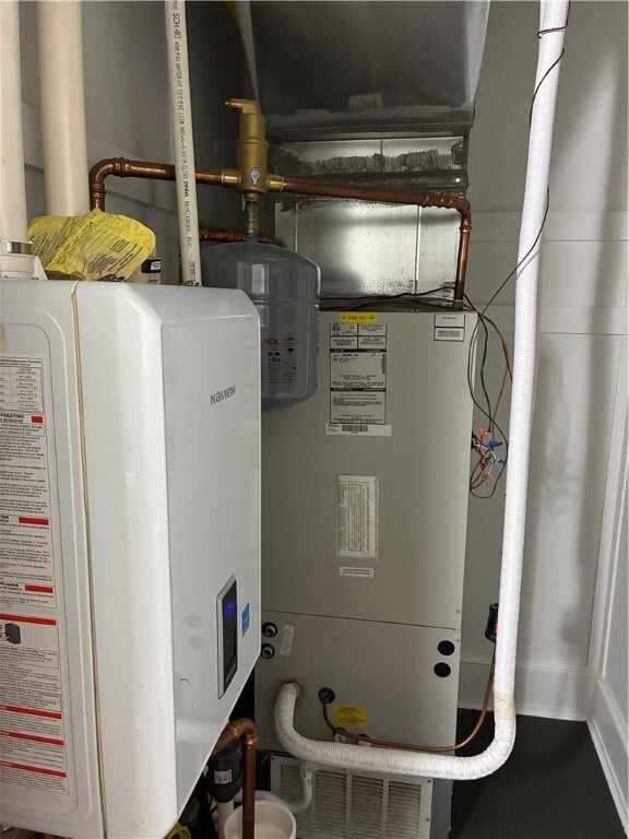 Building Photo - 136 E State St