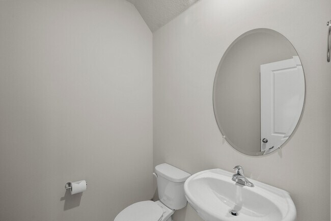 Building Photo - 5622 SE Edgewater Cir