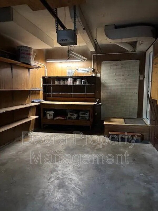 Building Photo - 9616 Hadley Dr