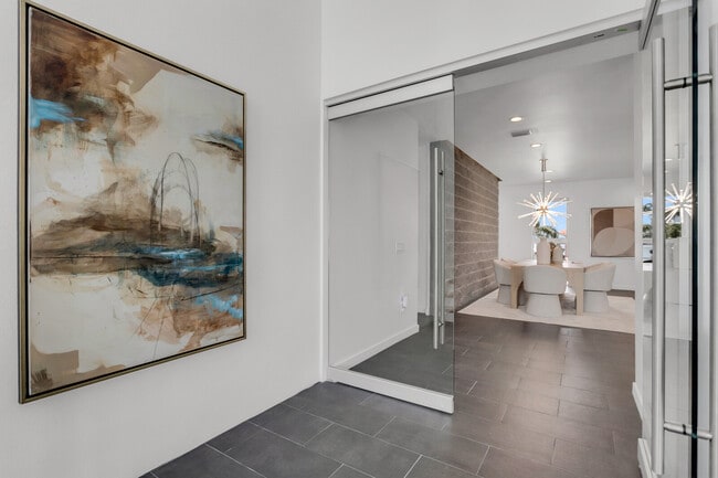 Building Photo - 905 Bay Point Dr