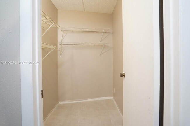 Building Photo - 1815 Fairview Villas Dr