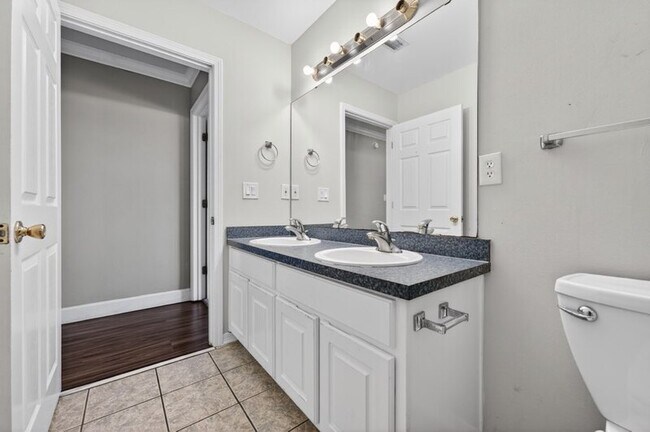 Building Photo - 1602 Trent St