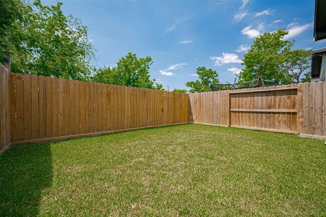 Building Photo - 3726 Noah St