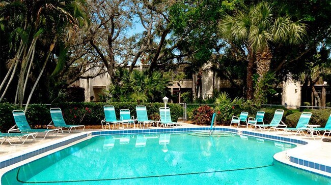 Building Photo - 401 Palm Tree Dr