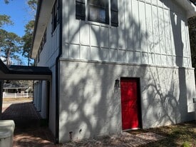 Building Photo - 21 Denmark Dr