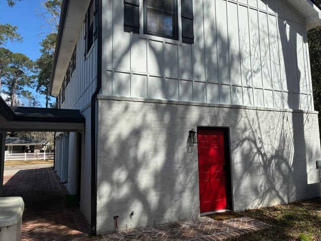 Building Photo - 21 Denmark Dr