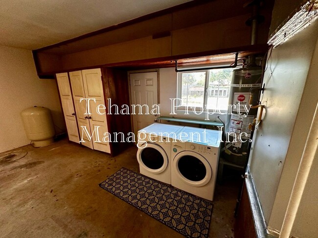 Building Photo - 3 Bedroom 1 Bath Home in Antelope Area