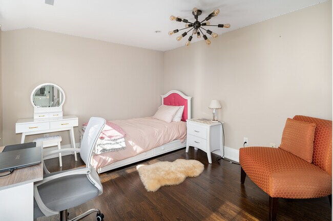 Building Photo - 187 Dolphin Cove Quay