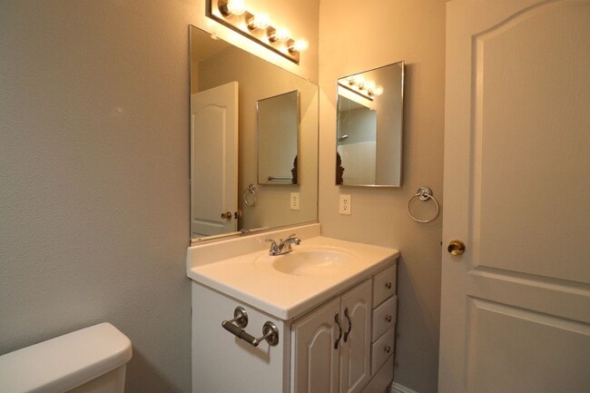 Building Photo - Creekside Nipomo Home