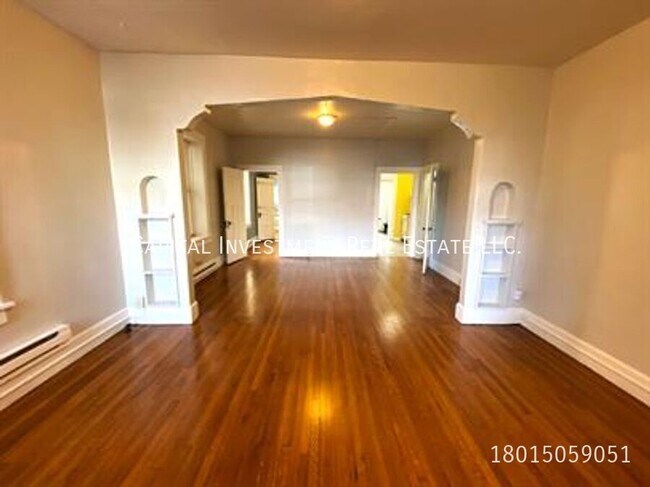 Building Photo - 470 E 300 S