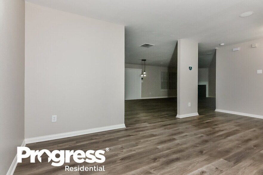 Building Photo - 1848 Ernest Dr