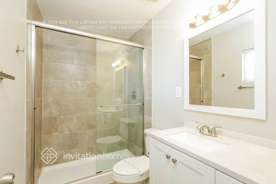 Building Photo - 934 E Loma Vista Dr