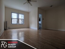 Building Photo - 4847 N Damen Ave