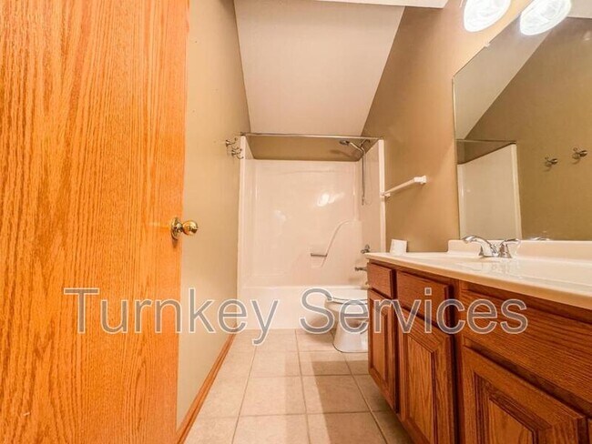 Building Photo - 15222 Curtis Ave