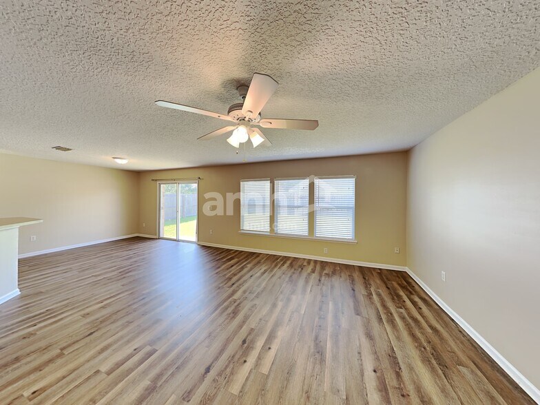 Building Photo - 11501 Brian Lakes Dr N