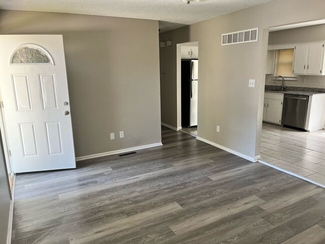 Building Photo - Affordable 3 Bedroom Home AVAILABLE NOW!