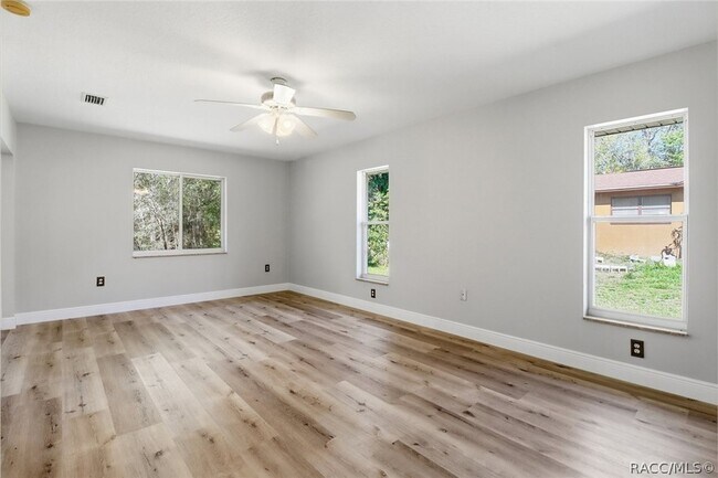 Building Photo - 8520 N Elkcam Blvd