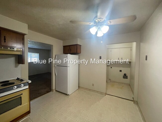 Building Photo - 1680 Calkins Ave