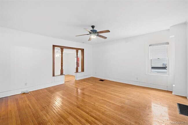 Building Photo - 15 Robinson St