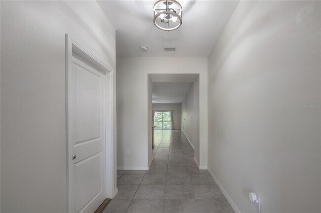 Building Photo - 10687 Lake Montauk Dr