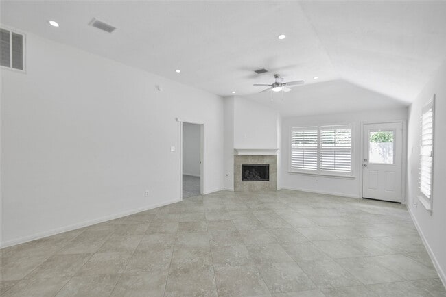 Building Photo - 27077 Crown Chase Dr