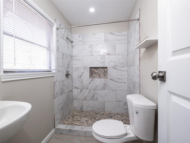 Building Photo - 3215 Soway St