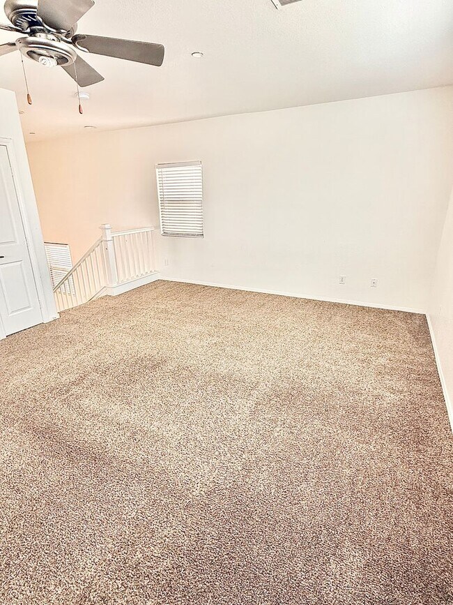 Building Photo - 3 bed 3 bth near Skye Canyon