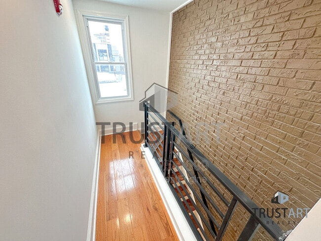 Building Photo - 2025 N 4th St