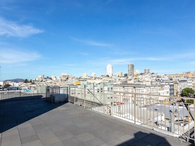 Building Photo - 1725 Washington St