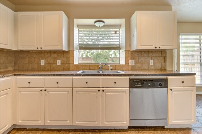 Building Photo - 138 W New Meadows Dr