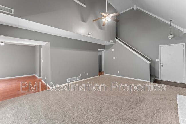 Building Photo - 3201 Creekwood Dr