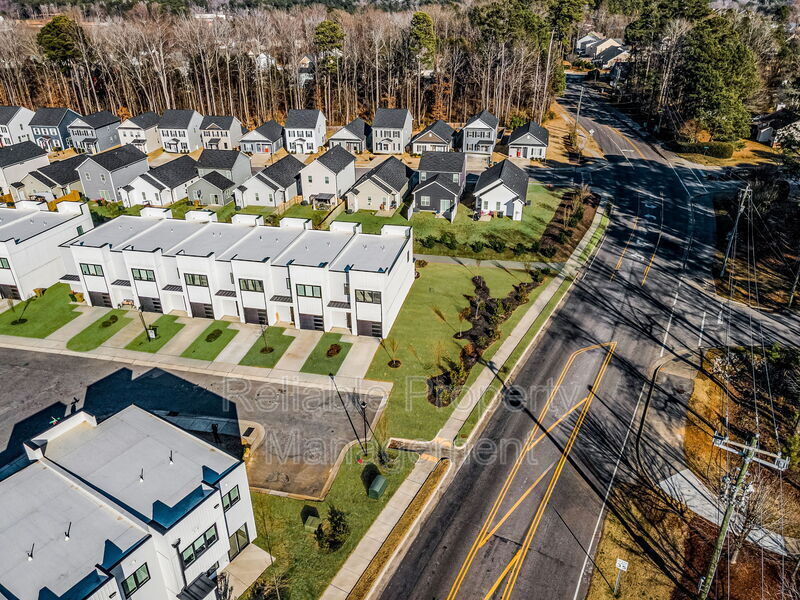 Building Photo - 14 S Laird Dr