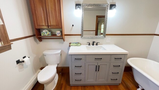 Building Photo - Gorgeous 3BR 1 Bathroom in Leominster