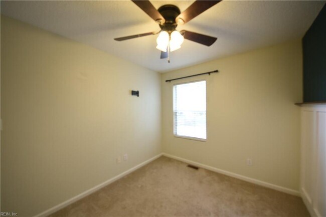 Building Photo - 1549 River Creek Crescent