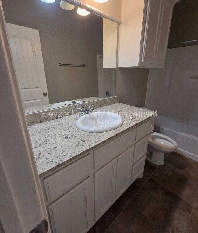 Building Photo - 2213 Ailsa Rd