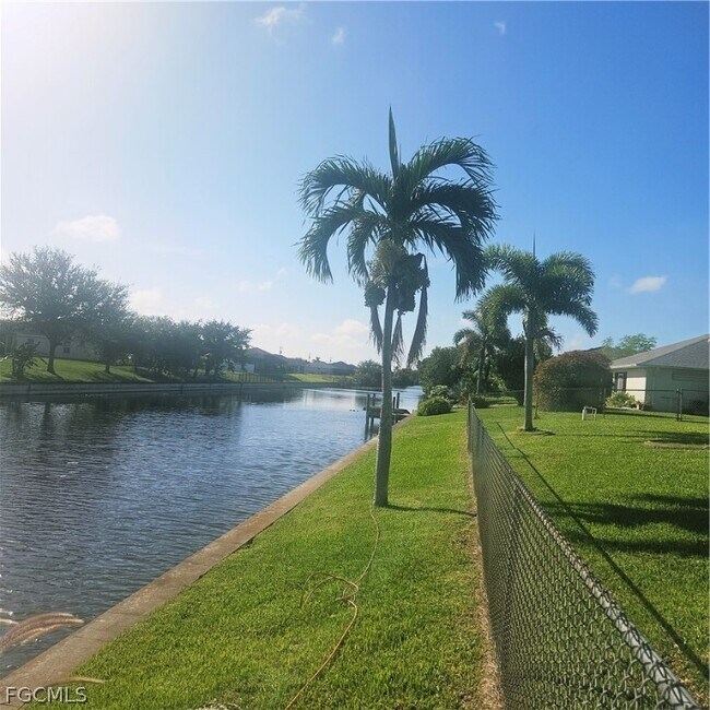 Building Photo - 3315 SW 8th Ct