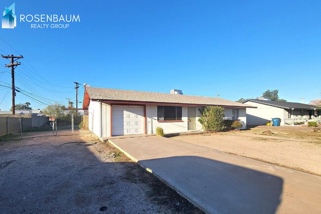 Building Photo - Charming 3-Beds, 1.25-Bath Single-Level Home in Apache Junction!