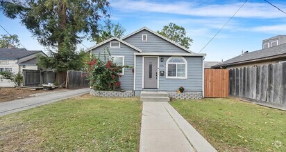 Building Photo - 328 Percy Ave
