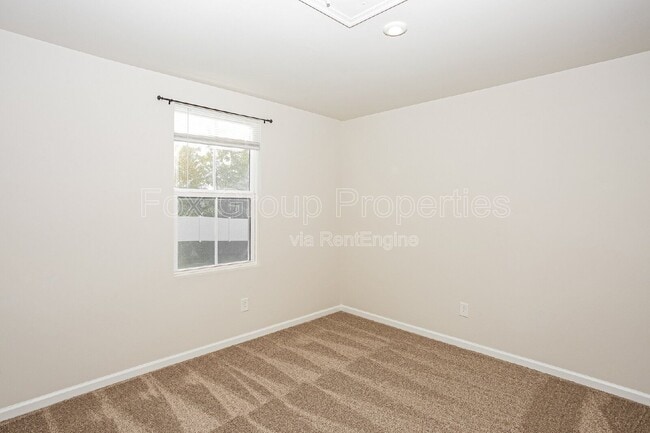 Building Photo - 160 Browband St
