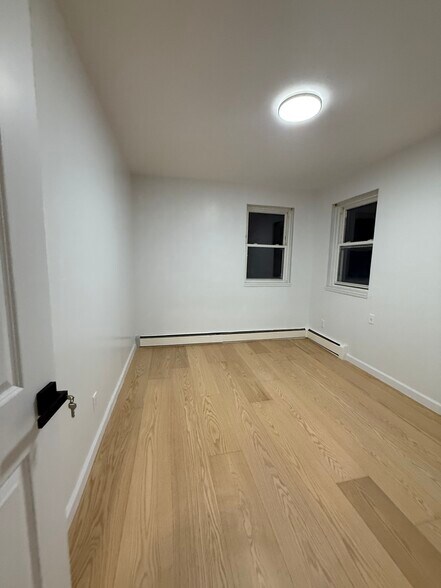 Building Photo - 30 Bay 37th St