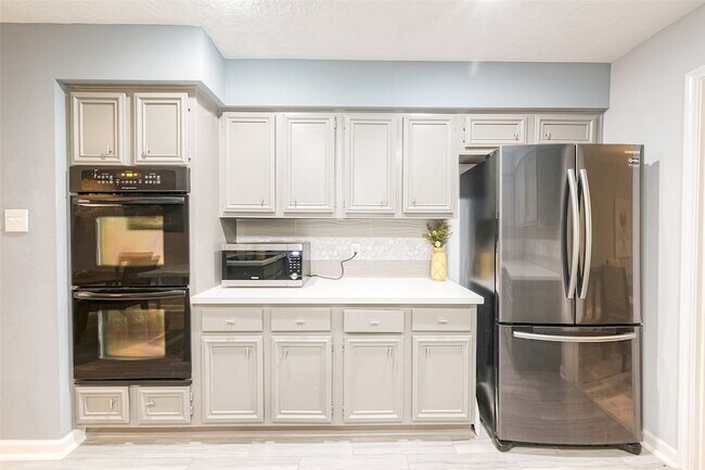 Building Photo - 1723 Rock Fence Dr