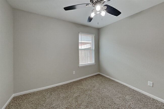 Building Photo - 32411 Cross Spring Park Ln