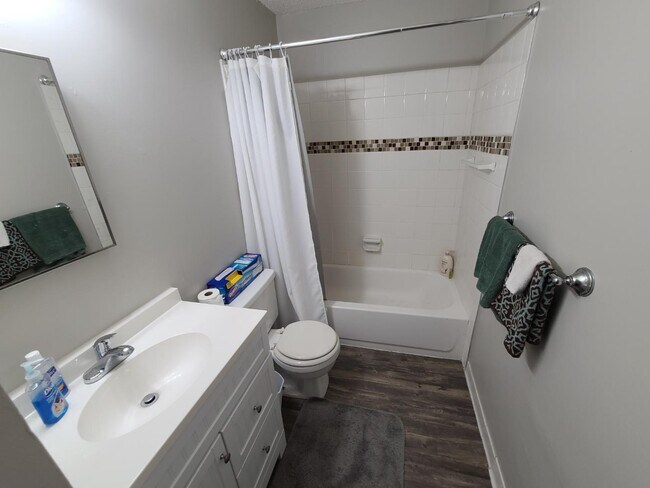 Building Photo - 3904 Persimmon St