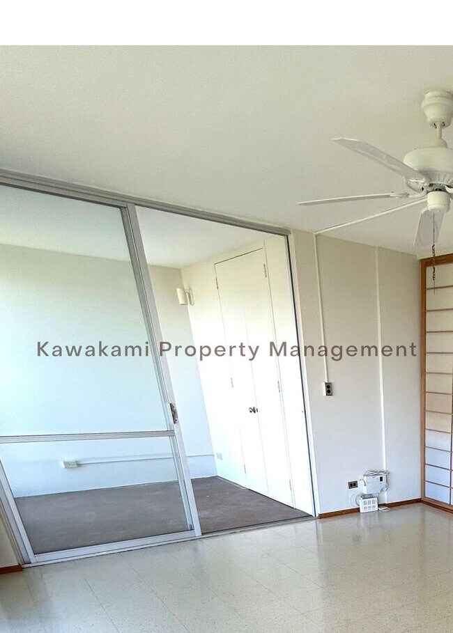 Building Photo - 18th Floor Queen Emma Gardens Apartment - ...