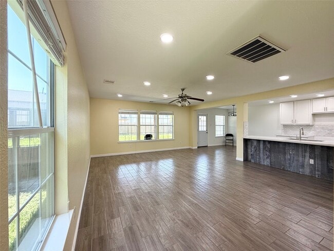 Building Photo - 910 Staffordale Manor Ln